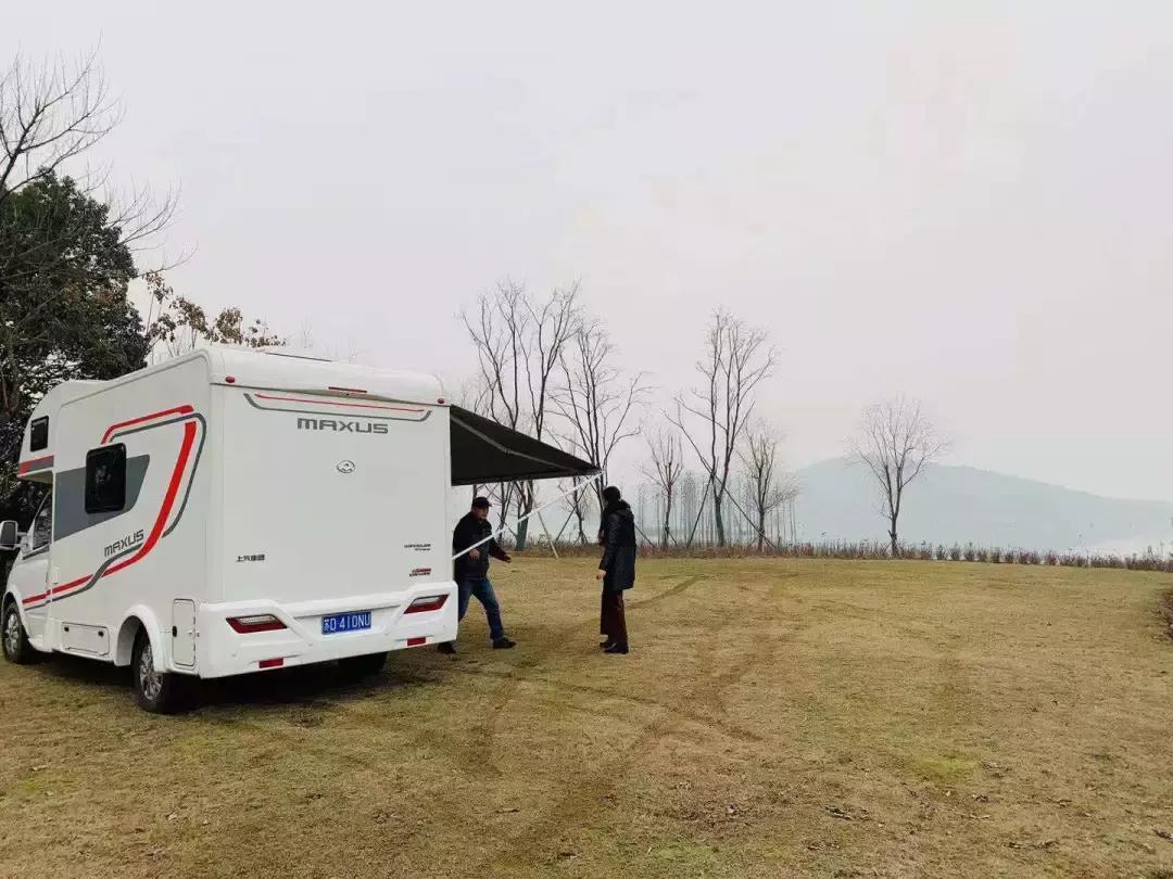 飞翔房车拉摩托,飞翔带上音乐去旅行