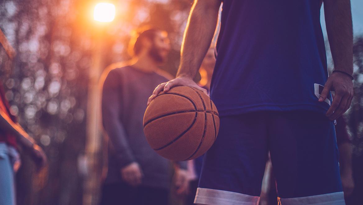 篮球不仅能强身健体还能干什么,篮球是锻炼什么能力