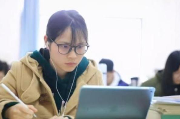 大专生能不能享受火车学生票优惠,大学生坐火车买车票是半价吗