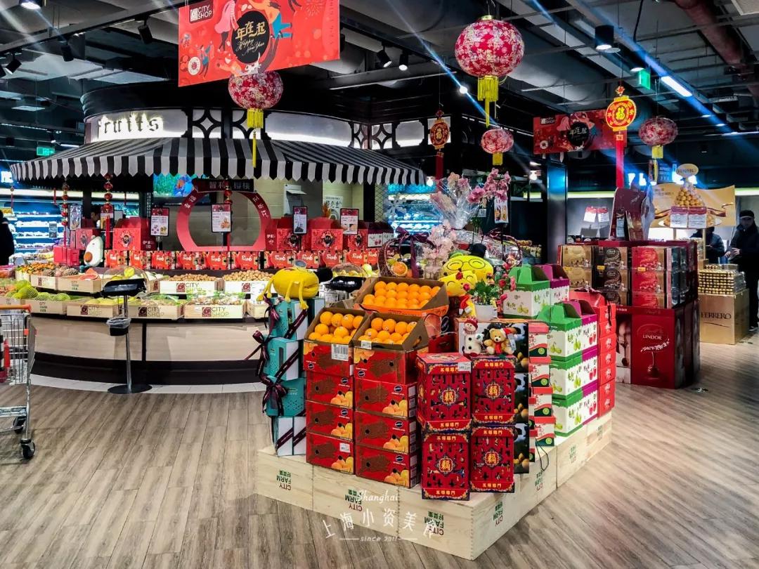 过年去超市囤货,过年没来得及买年货