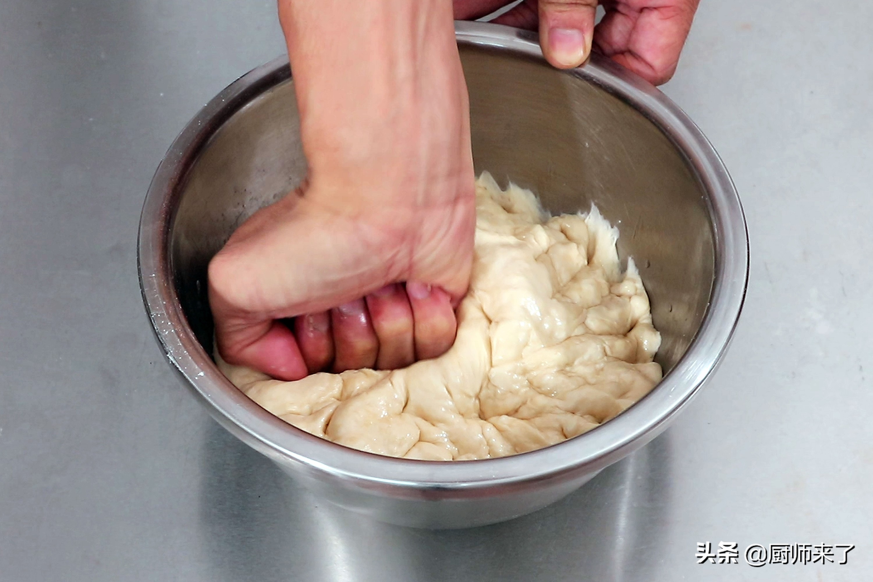 油条发面怎么发才松软,油条面太筋道拉不开往回缩怎么办