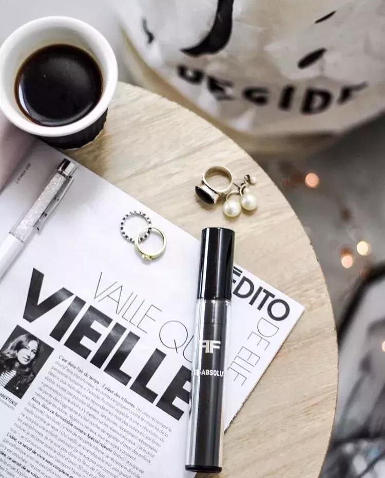 眼下纹怎么不卡粉,眼下有两道纹显老