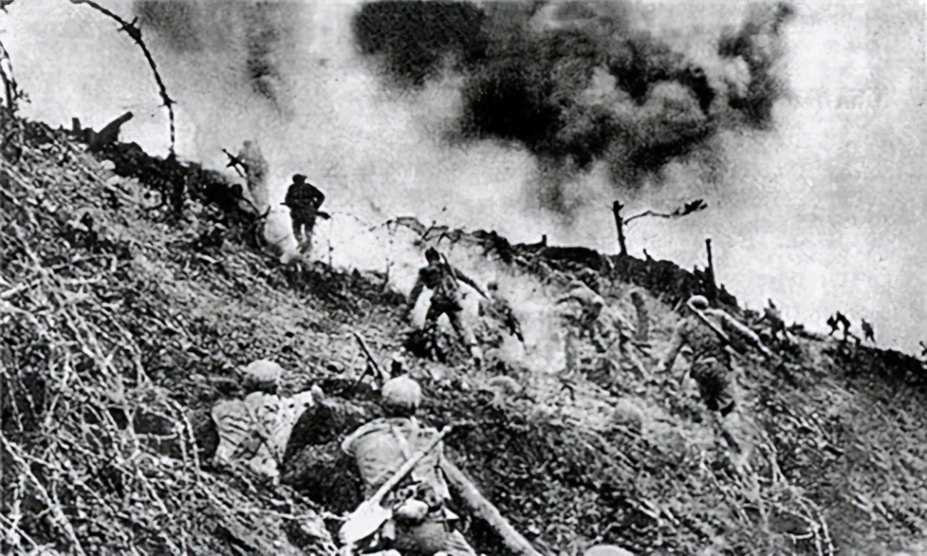 浙江老兵三个军功章,80岁老军人挂满军功章