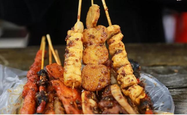 合肥麻辣串界扛把子！27年每天卖出6000+炸串，没有人能成功拒绝
