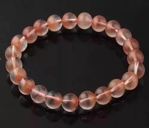 本命年右手戴什么水晶,本命年要戴什么在手上