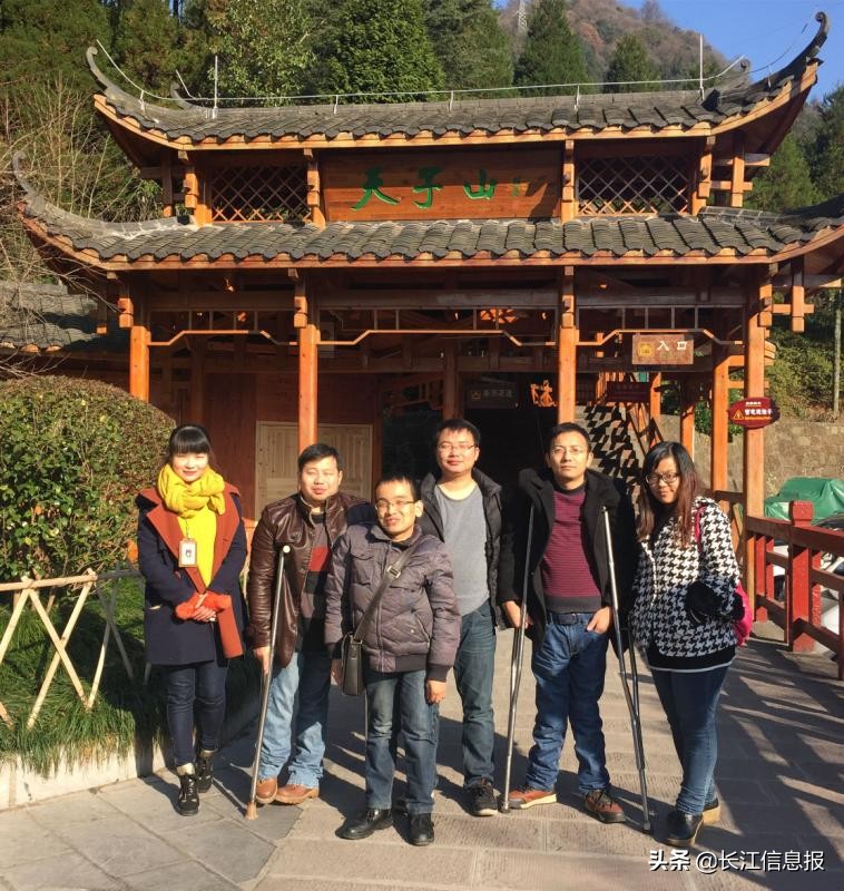 岳阳残疾小伙卢斌，从大学生蜕变成网络科技公司董事长