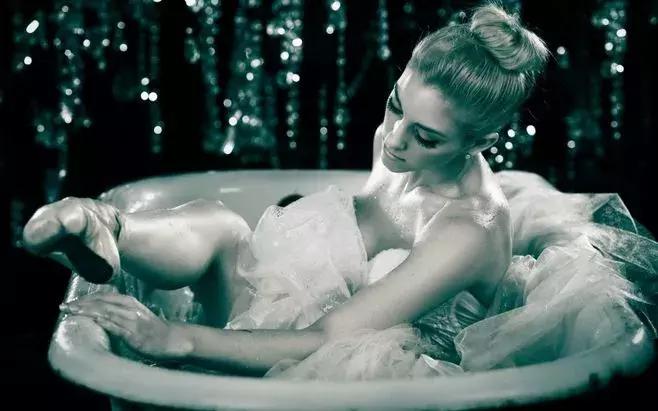 代购的大牌香水,去死皮沐浴露香味持久