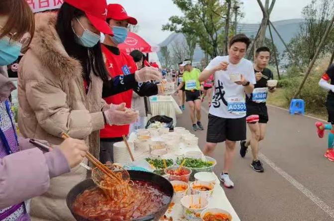 成都马拉松沿途补给站,马拉松补给站都吃些啥成都