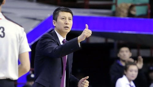 辽宁队主教练杨鸣现在干啥了,辽宁主教练杨鸣与郭士强