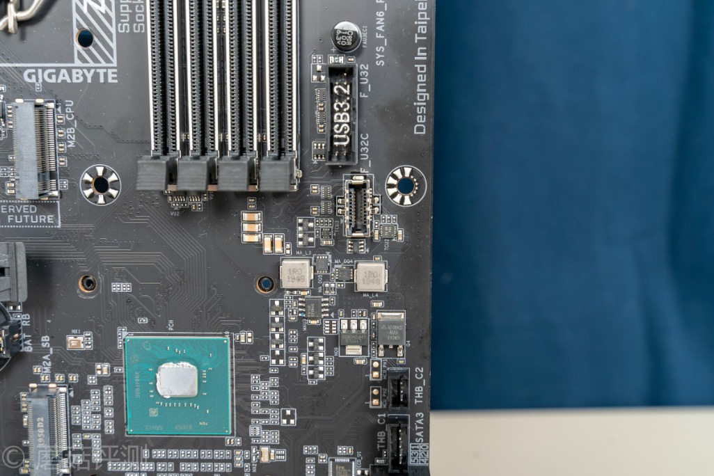 技嘉z490aorusproax主板多大,技嘉z490aorusproax是超级雕吗