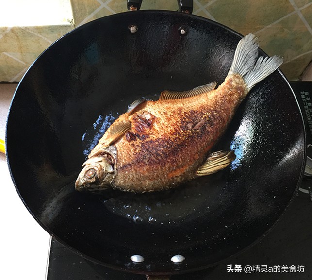 红烧鱼怎样做肉质细腻还入味,红烧鱼怎么才能让鱼皮不粘锅