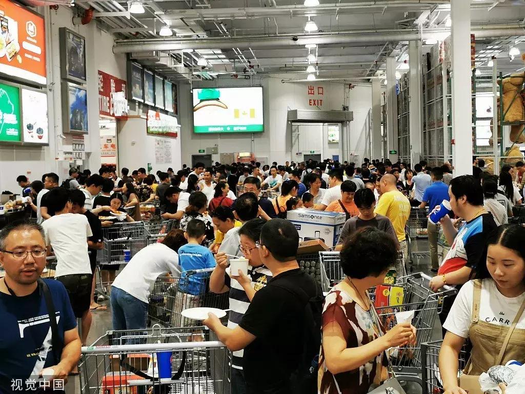 市值飙升近1500亿元,costco的热度远超另一家商超巨头