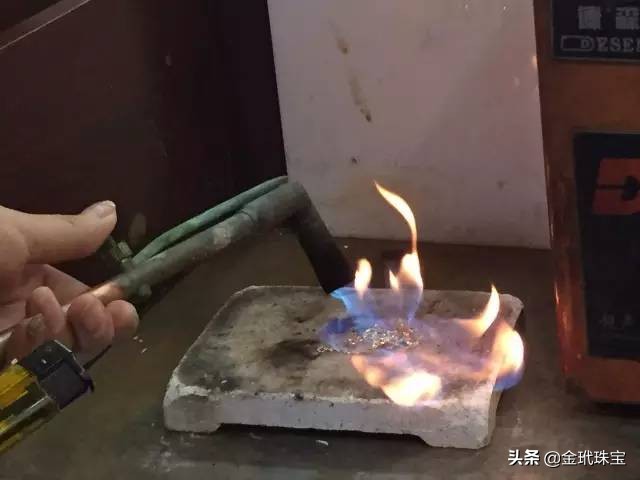 铂金项链拿去卖要贬值多少,铂金项链卖掉划算吗