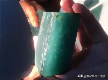 罕见的冰种翡翠,切出罕见冰翡翠