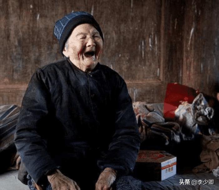 老人为什么临死前会说胡话,为什么有些老人去世前会说胡话