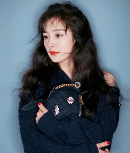 减龄发型丸子头女2020流行发型,什么发型半扎丸子头减龄