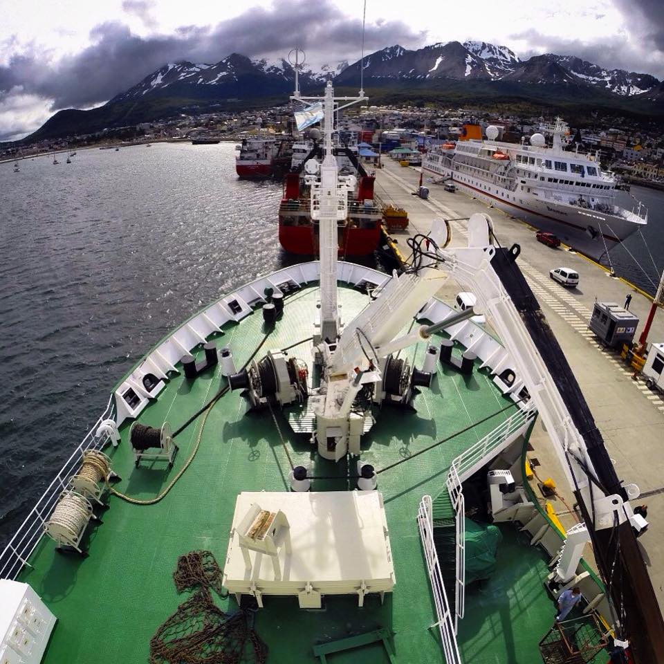 加拿大这回不扣人改扣船了，俄罗斯科考船遭殃，被“二房东”坑惨