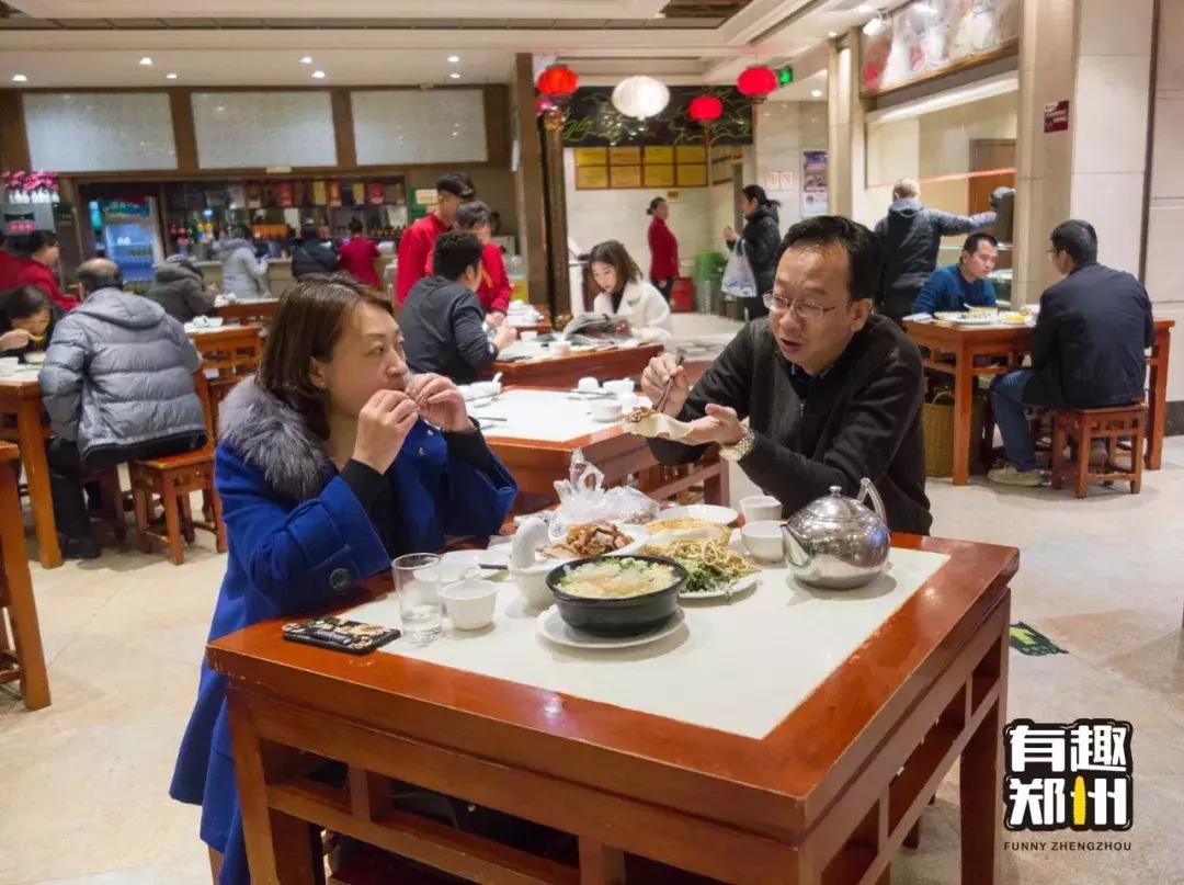 称霸紫荆山商圈40年的老店里，藏着郑州的人间烟火