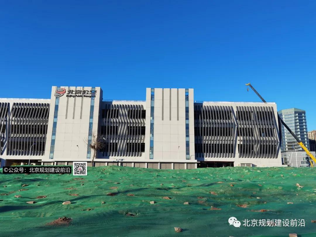 北京郭公庄地铁附近的公交站,郭公庄公交枢纽空地