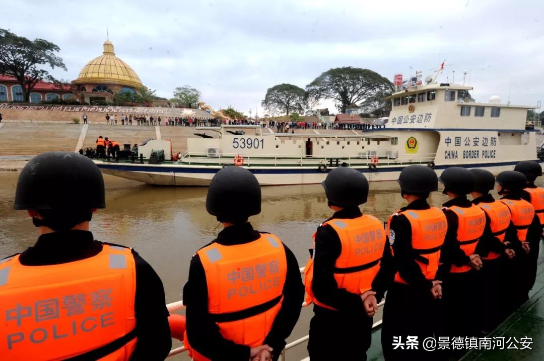 珍贵实拍70年代,一张图看警服的变迁