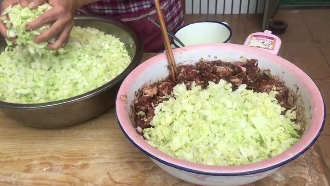 胶东特色排骨馅大包子，不会做也要了解一下