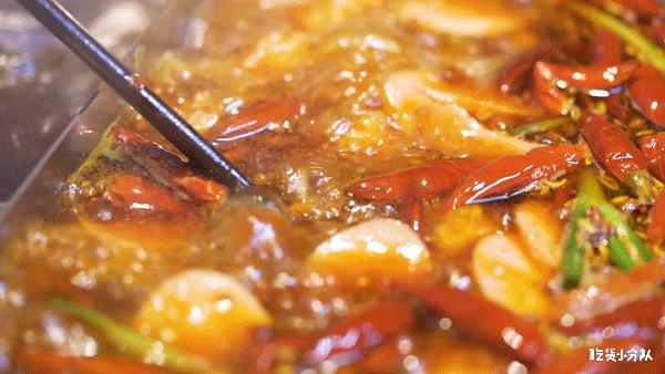 排队归排队，这店名你念的对吗？