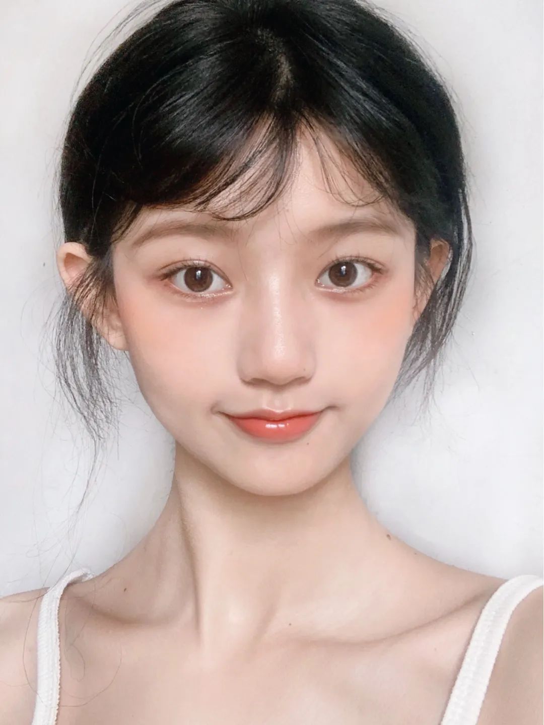 小个子五官立体要怎么搭配才好看,五官平平无奇的长相却很好看