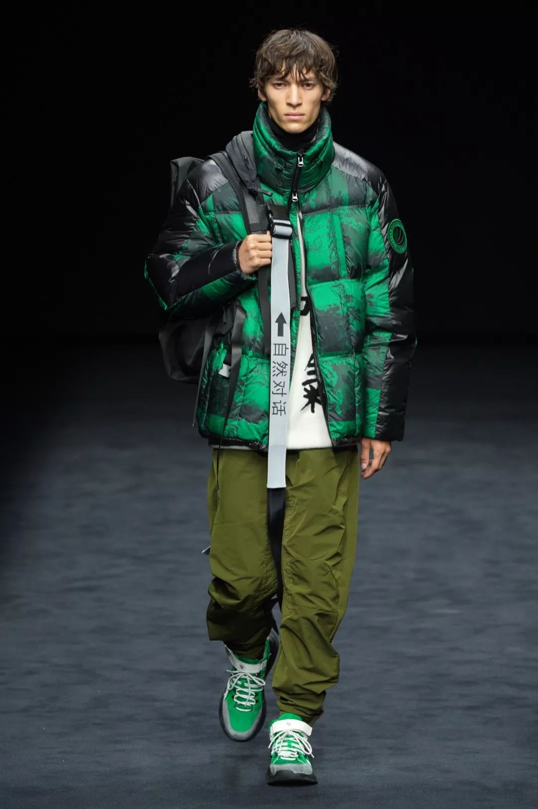 为了抢全球大咖都在翻牌的羽绒服，我差点挤晕在波司登...