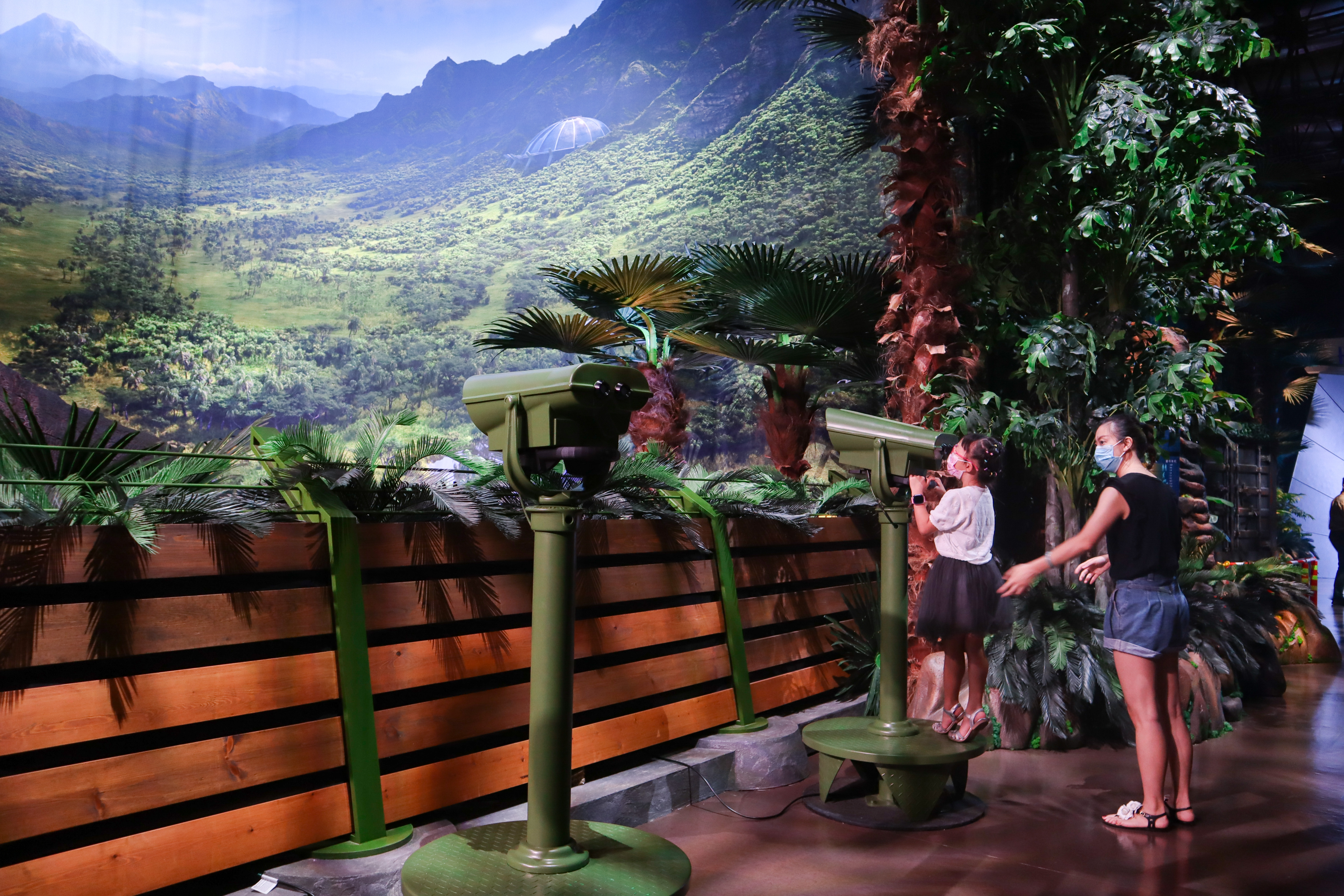 来到侏罗纪公园遇到超真实的恐龙,侏罗纪公园恐龙大探秘