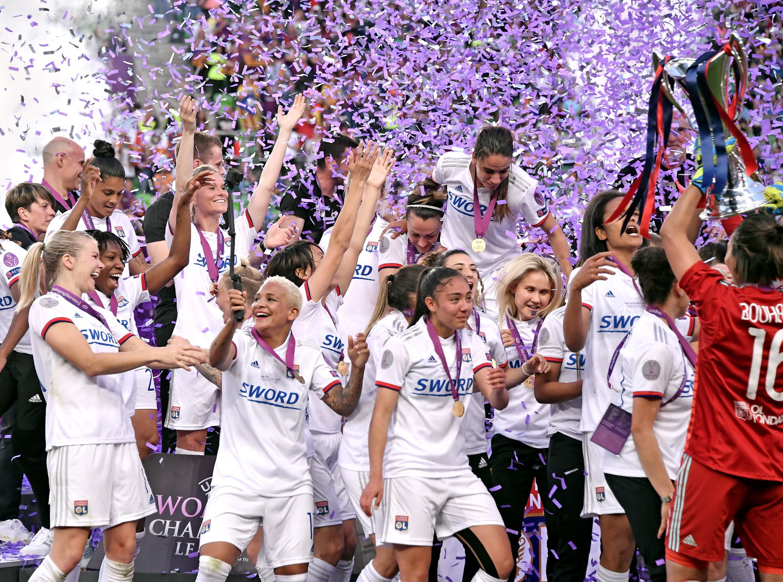 近10年世界上最成功的球队：皇萨进榜，恒大在列，金州勇士入选