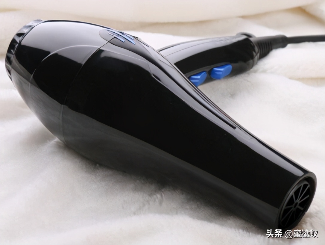 怎样使洗后的羽绒服蓬松,怎么让洗后的羽绒服恢复蓬松感