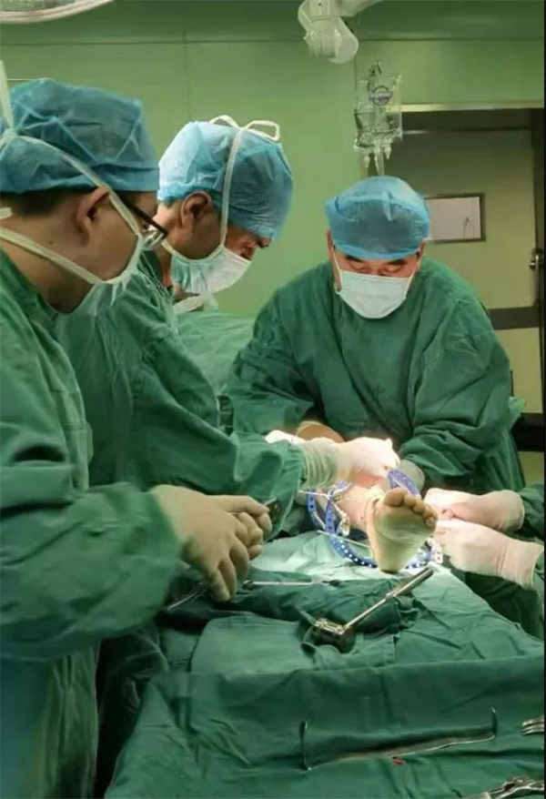 *安泰**市中心医院肢体重建外科运用3D打印技术精准矫治复杂性足踝畸形