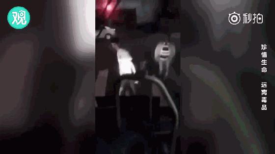 他们把“浴盐”吃了，然后变成了“丧尸”