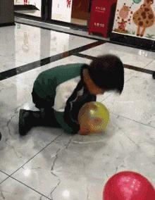 搞笑gif女人结婚前和结婚后的差别,新娘害羞蒙脸搞笑视频