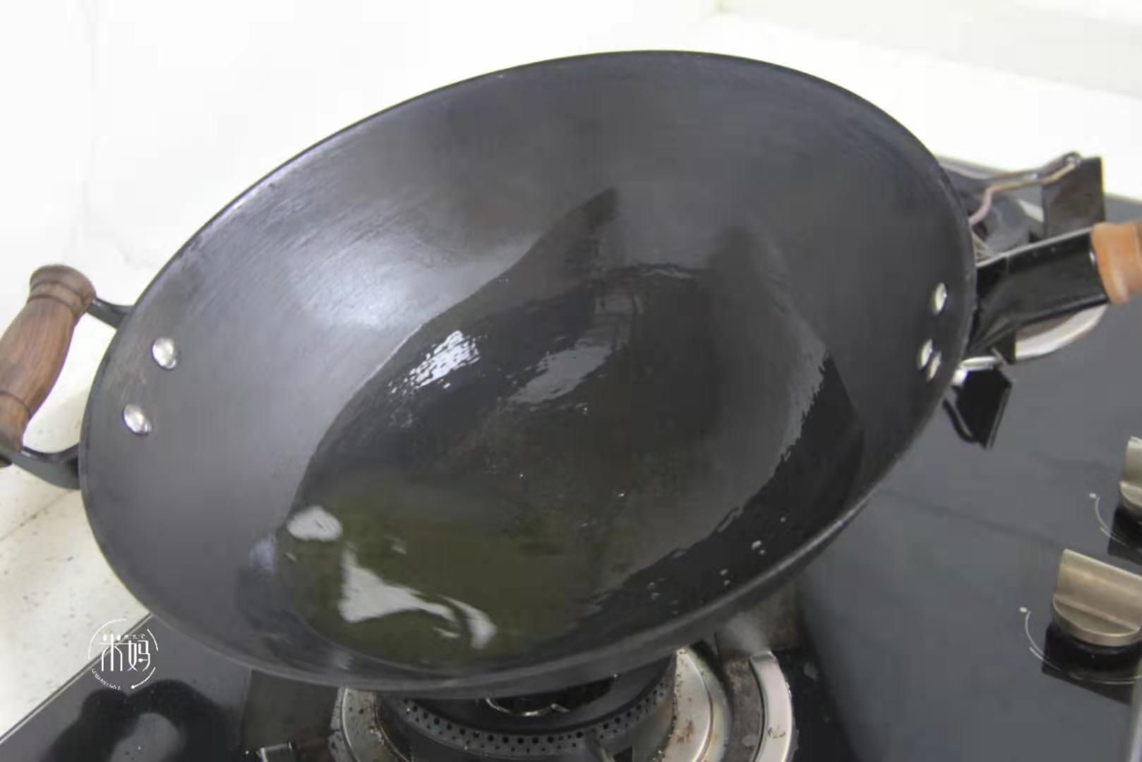 铁锅如何开锅才不生锈不粘锅,铁锅开锅以后怎么不粘锅