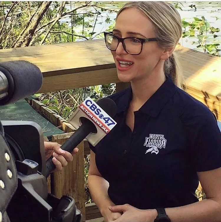 舅舅性侵、母亲家暴，她绝地反击，当上军官后，帮更多受虐孩子