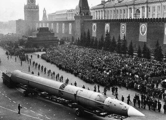 45年前一场惊世危机,他10秒内判断拯救世界,最后却被勒令退休