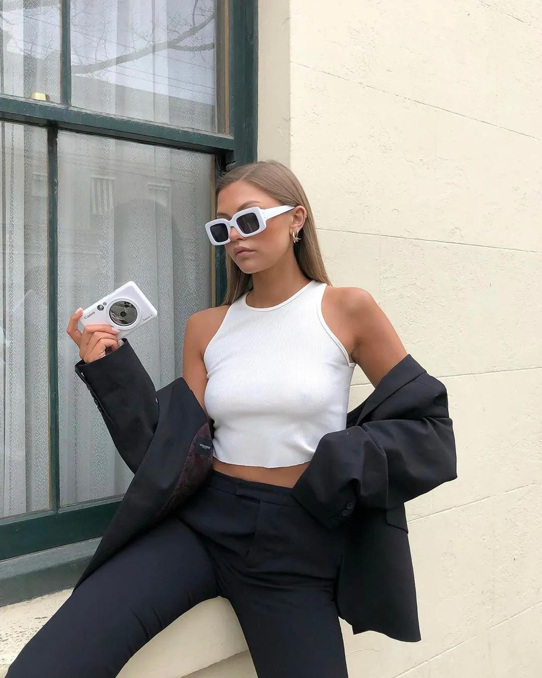 马蹄裤和喇叭马蹄裤哪个更显腿长,高腰显瘦马蹄裤