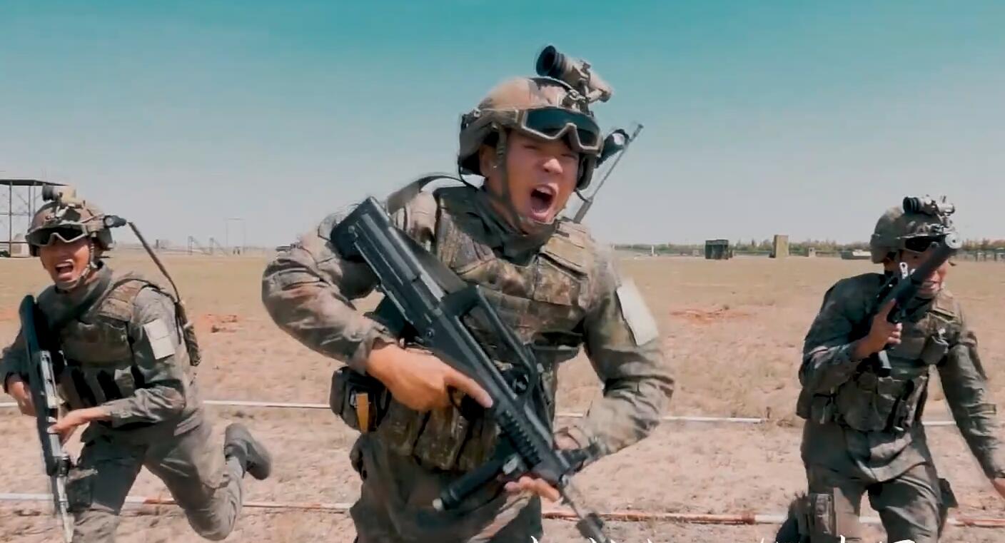 民兵换装21式迷彩和现役的一样吗,解放军新迷彩作战服图片