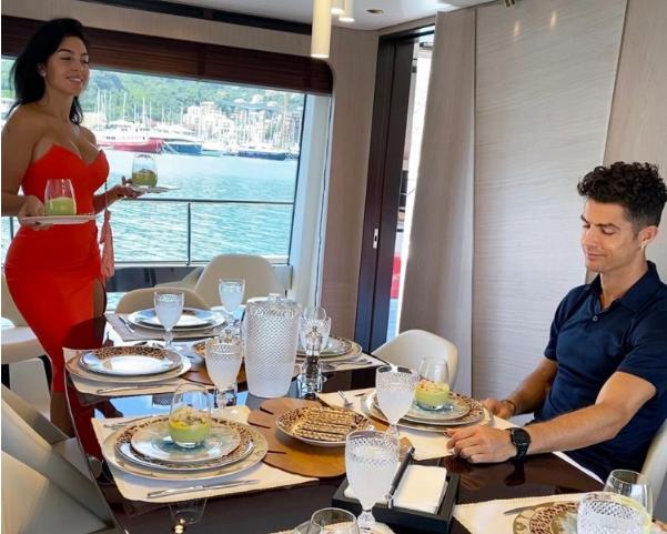 七夕撒狗粮，我只服C罗：肌肉身材搭档迷人娇妻，练腿太重要了