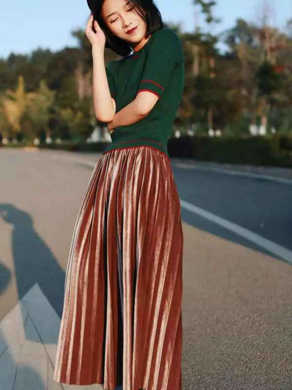 女人不要试图打扮自己,丝绒裙高级穿搭