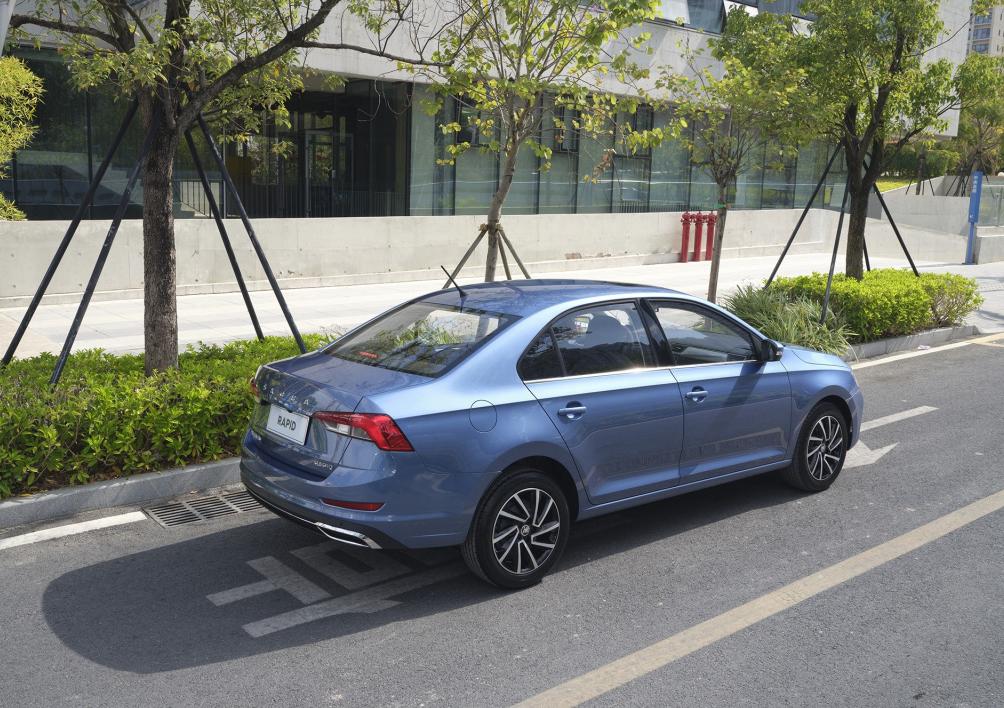 10万能买的德系顶配家轿，满油能跑800公里，带你看昕锐