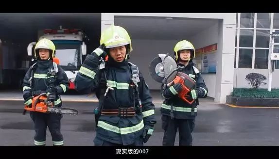 被嘲笑、被看不起的小人物,其实他背负着中国人身上浓浓的人情味