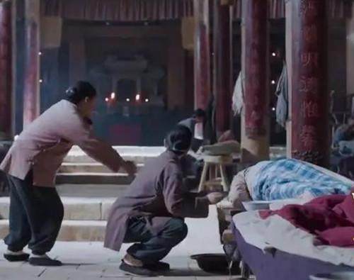 莫言创作《丰乳肥臀》时,初读《白鹿原》,莫言表示:被怔住了