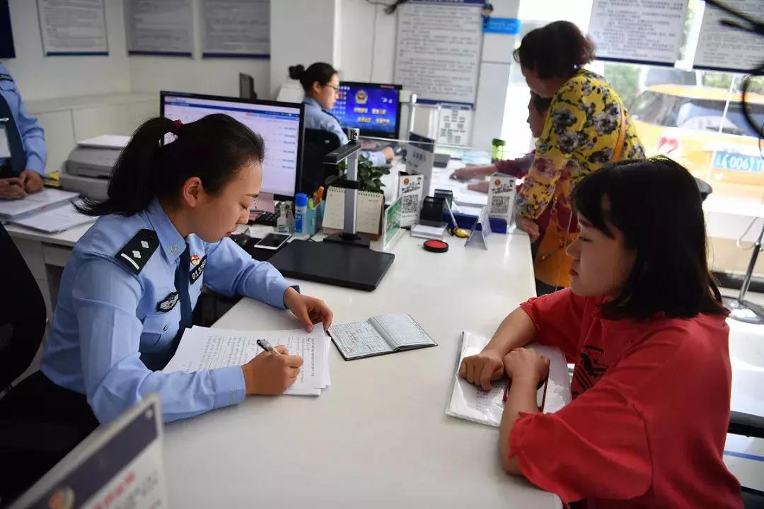 这200多项证明以后都不用交了！办事更省事儿中国政府网