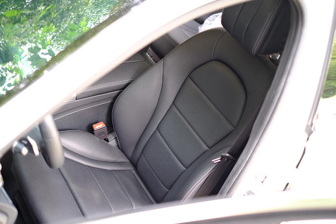 奔驰c级180落地多少钱,豪华奔驰180