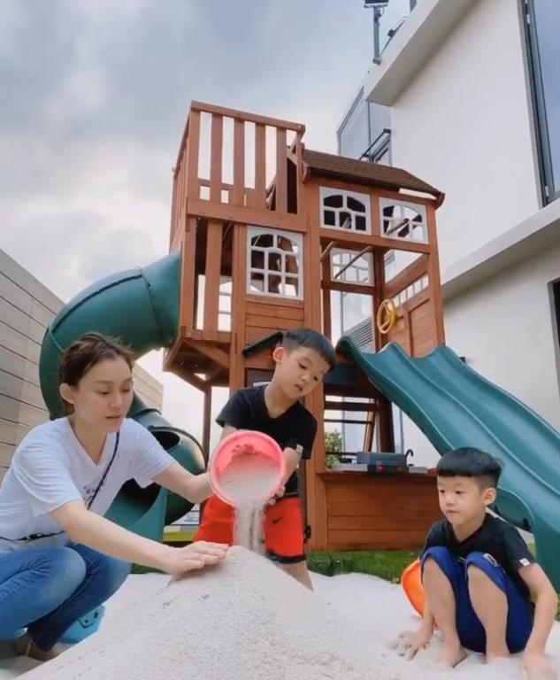 范玮琪晒日常生活照,范玮琪晒亲子照