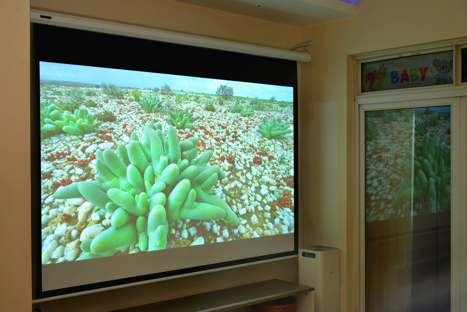 坚果4k超高清投影仪,坚果j10和当贝x3投影哪个好