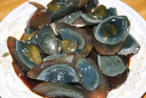 在外国人眼里皮蛋很难吃,外国人知道皮蛋的正确吃法