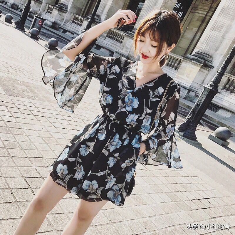 春夏碎花单品怎么搭配衣服,小碎花的正确搭配尽显少女气质
